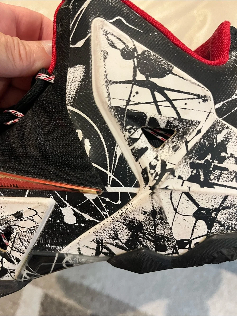 Nike Mens Nike LeBron Graffiti Basketball Shoes Size 11